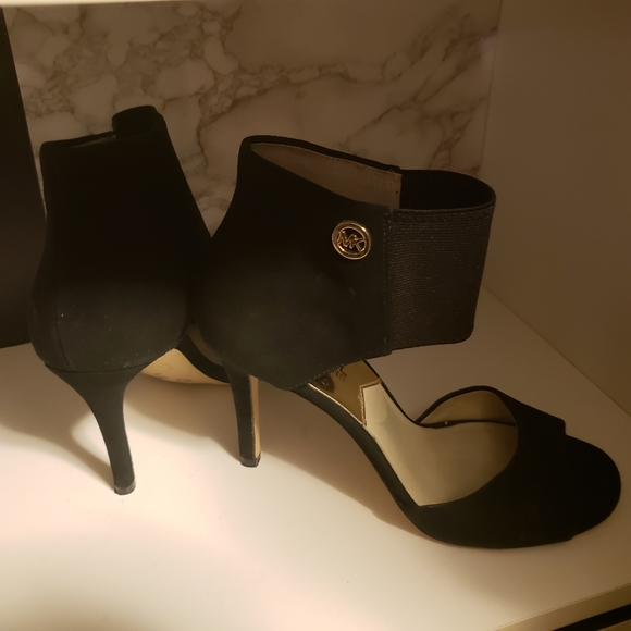 Michael Kors Stiletto heels w/elastic ankle strap - Picture 5 of 5